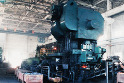 3月24日，，，，，，，，天下第一台德国奥姆卡4000吨热模锻生产线在W88优德官网总厂热模锻车间装置调试。。。。。。